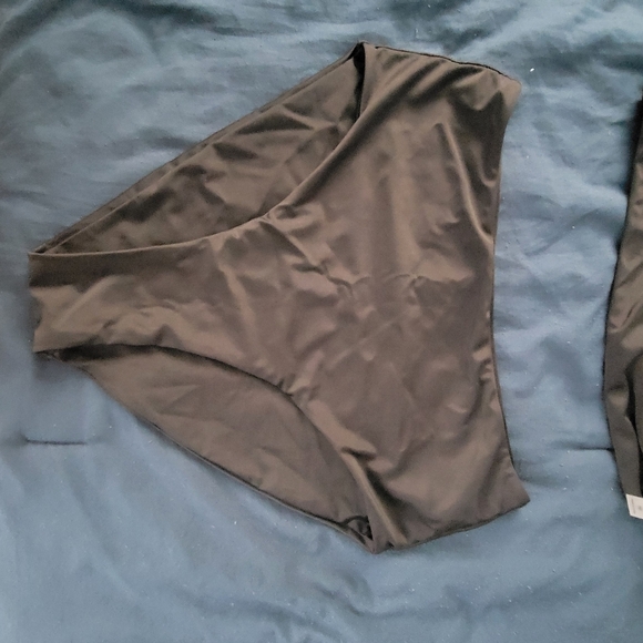 NWT-Blooming Jolly- 2 peice Black Swimsuit Size M - Picture 6 of 13